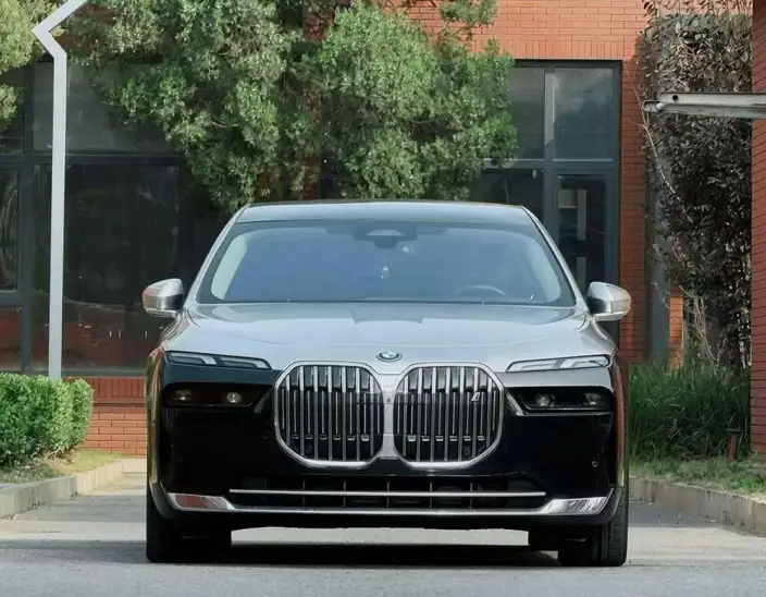 BMW i7 2023 Model eDrive50L Leading Model Luxury Set – фото 2