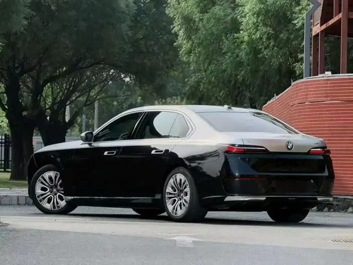 BMW i7 2023 Model eDrive50L Leading Model Luxury Set – фото 4