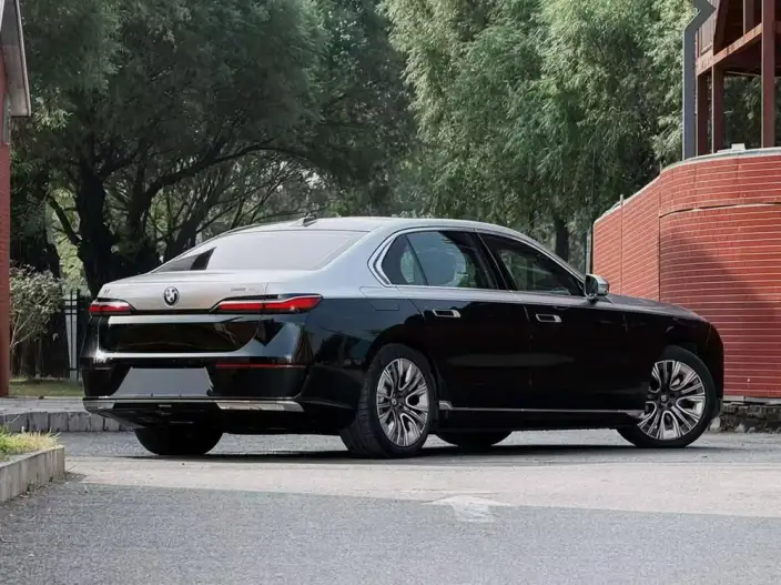 BMW i7 2023 Model eDrive50L Leading Model Luxury Set – фото 6