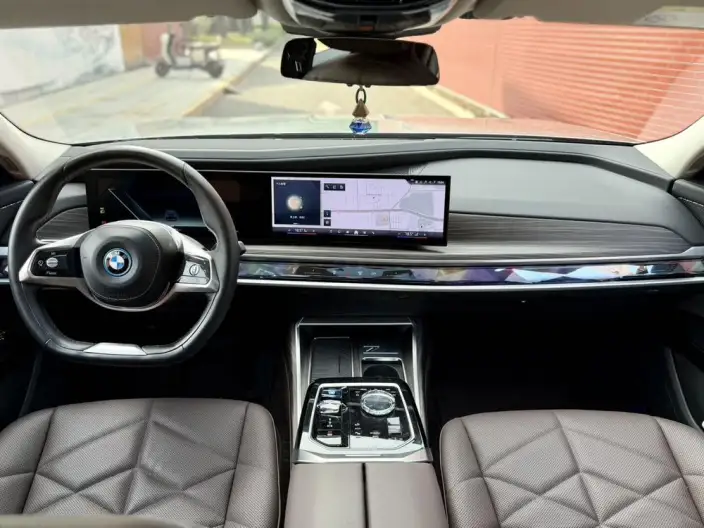 BMW i7 2023 Model eDrive50L Leading Model Luxury Set – фото 9