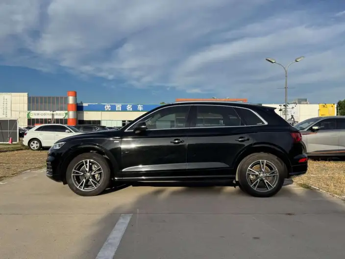 Audi Q5L 2020 Model Facelift 40 TFSI Rong Xiang Fashion Model – фото 4