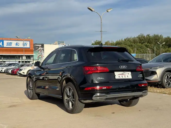 Audi Q5L 2020 Model Facelift 40 TFSI Rong Xiang Fashion Model – фото 5