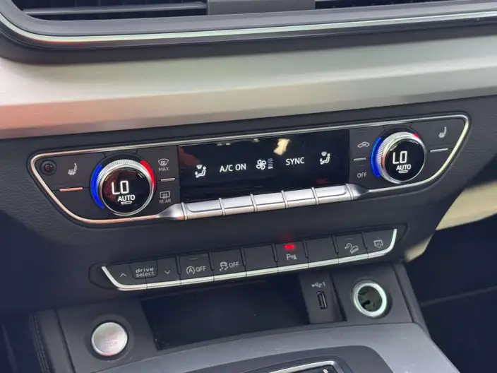 Audi Q5L 2020 Model Facelift 40 TFSI Rong Xiang Fashion Model – фото 12