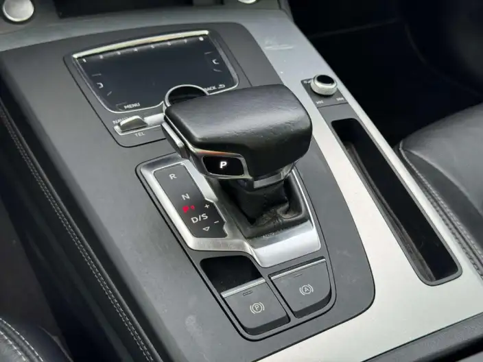 Audi Q5L 2020 Model Facelift 40 TFSI Rong Xiang Fashion Model – фото 19