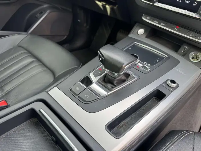 Audi Q5L 2020 Model Facelift 40 TFSI Rong Xiang Fashion Model – фото 22