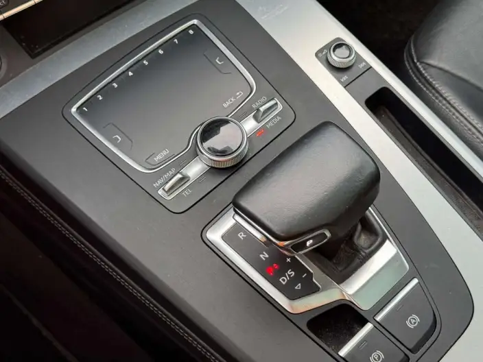 Audi Q5L 2020 Model Facelift 40 TFSI Rong Xiang Fashion Model – фото 23