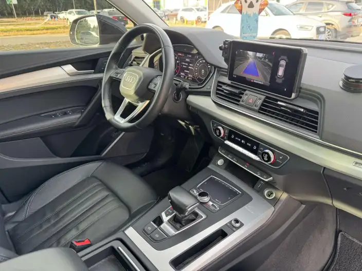 Audi Q5L 2020 Model Facelift 40 TFSI Rong Xiang Fashion Model – фото 29