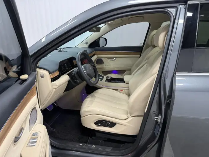 Aito M7 2022 Model 4WD Deluxe Edition – фото 17