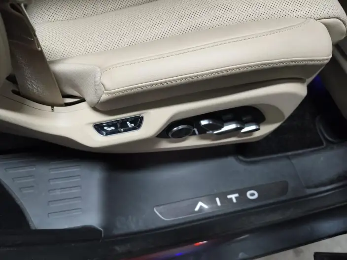 Aito M7 2022 Model 4WD Deluxe Edition – фото 25