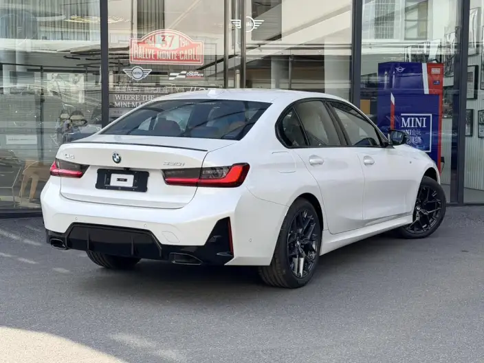 BMW 3 Series 2026 Model 330i M Sports Night Set – фото 5
