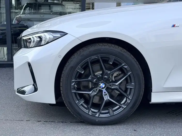 BMW 3 Series 2026 Model 330i M Sports Night Set – фото 8
