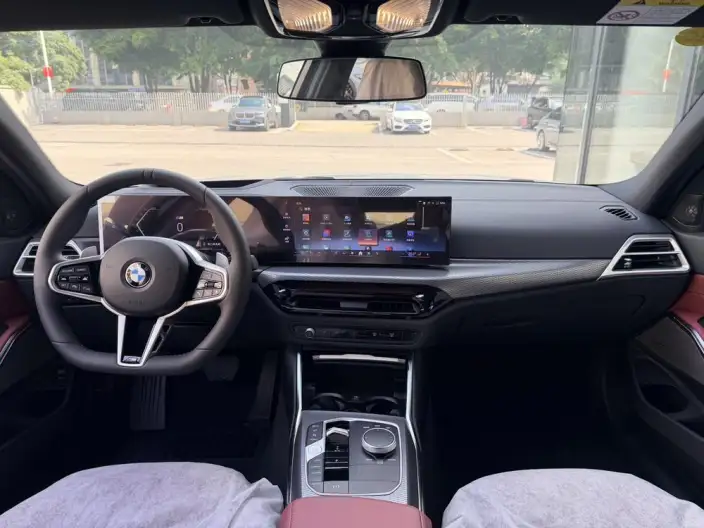 BMW 3 Series 2026 Model 330i M Sports Night Set – фото 11