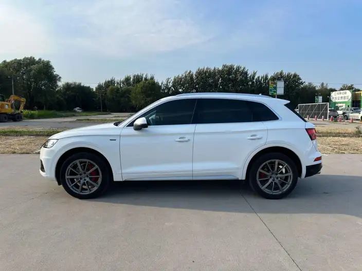 Audi Q5L 2020 Model Facelift 40 TFSI Rong Xiang Enterprising Model – фото 4