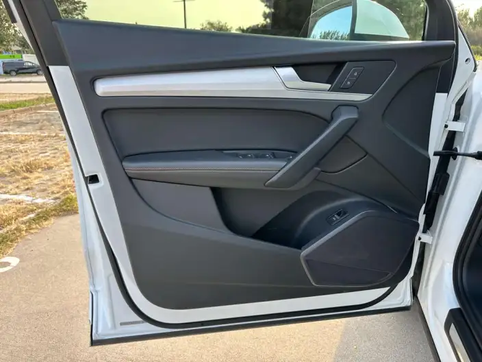 Audi Q5L 2020 Model Facelift 40 TFSI Rong Xiang Enterprising Model – фото 10