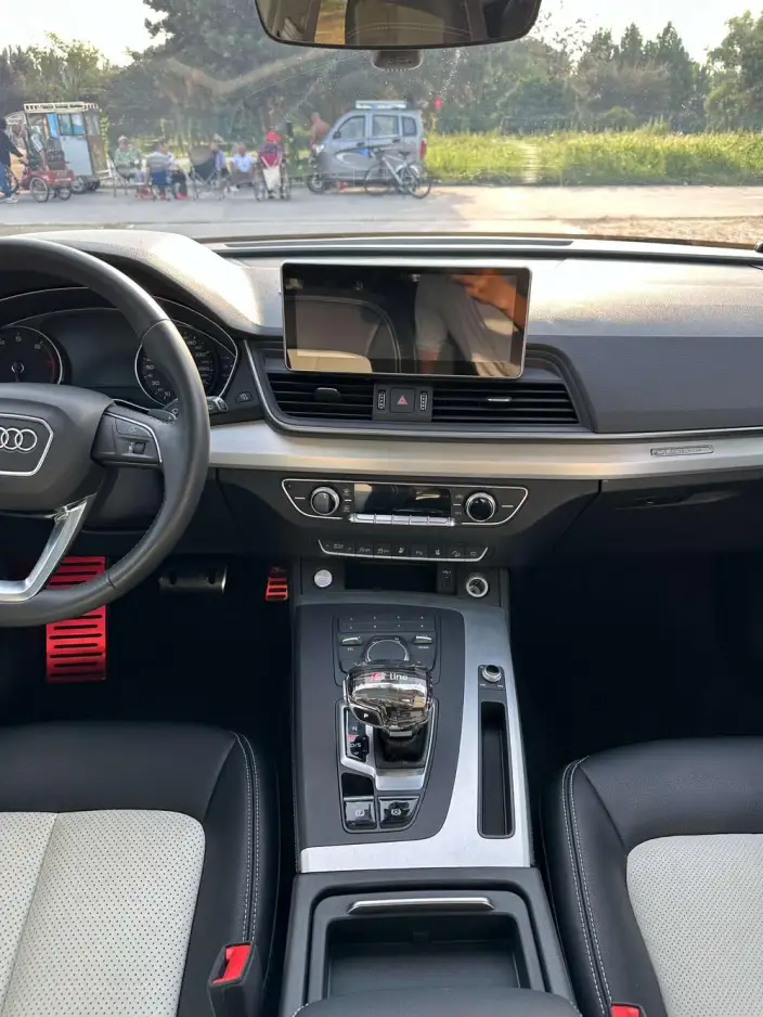 Audi Q5L 2020 Model Facelift 40 TFSI Rong Xiang Enterprising Model – фото 12