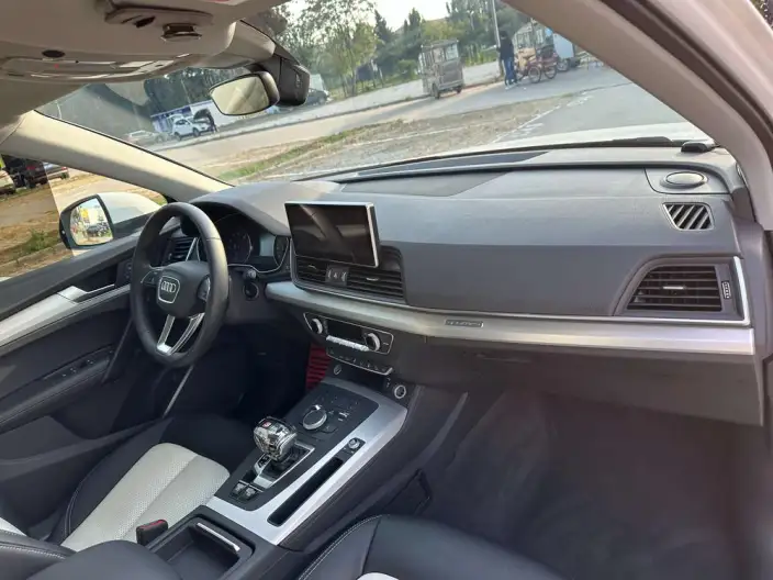 Audi Q5L 2020 Model Facelift 40 TFSI Rong Xiang Enterprising Model – фото 14