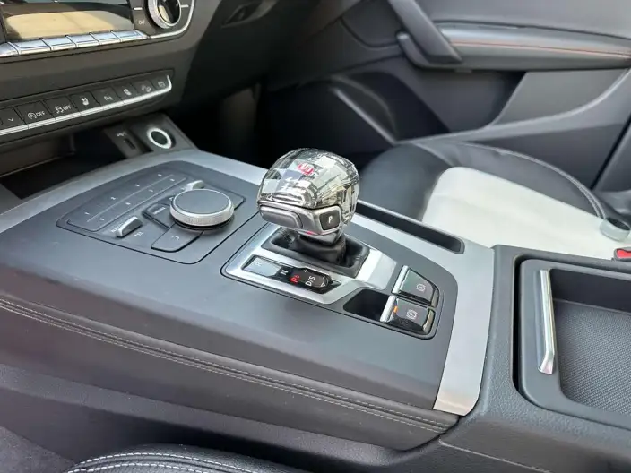 Audi Q5L 2020 Model Facelift 40 TFSI Rong Xiang Enterprising Model – фото 17