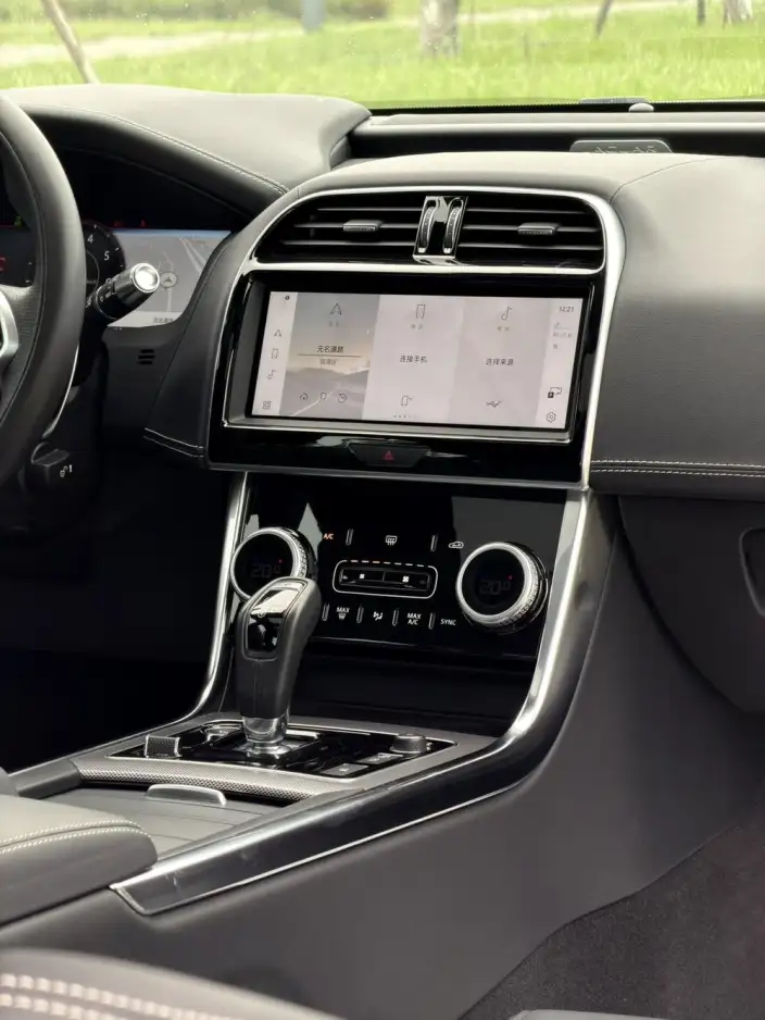 Jaguar XE L 2021 Model 2.0T 250PS R-DYNAMIC S Enterprising Sports Edition – фото 10