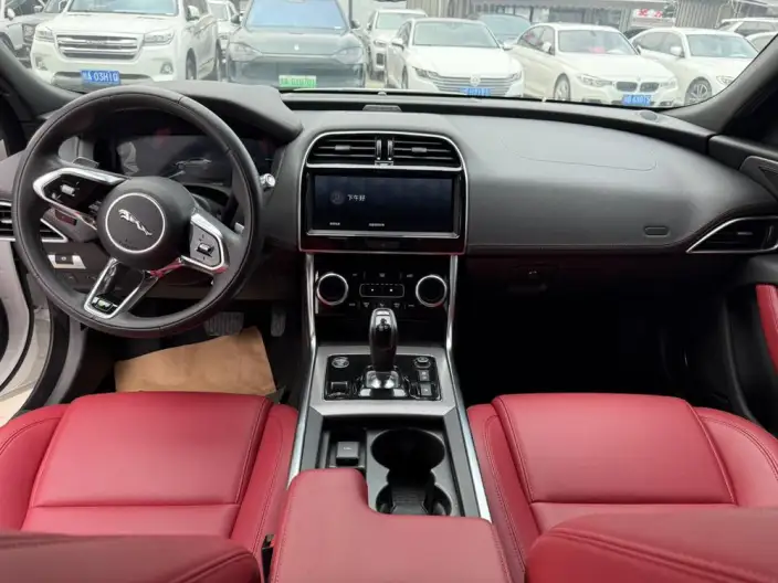 Jaguar XE L 2022 Model 2.0T 250PS R-DYNAMIC S Enterprising Sports Edition – фото 10