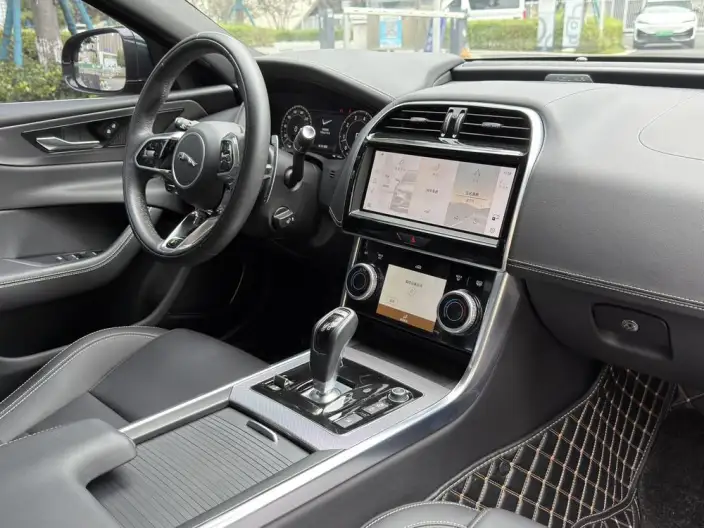 Jaguar XE L 2023 Model 2.0T 250PS R-DYNAMIC S Enterprising Sports Edition – фото 7