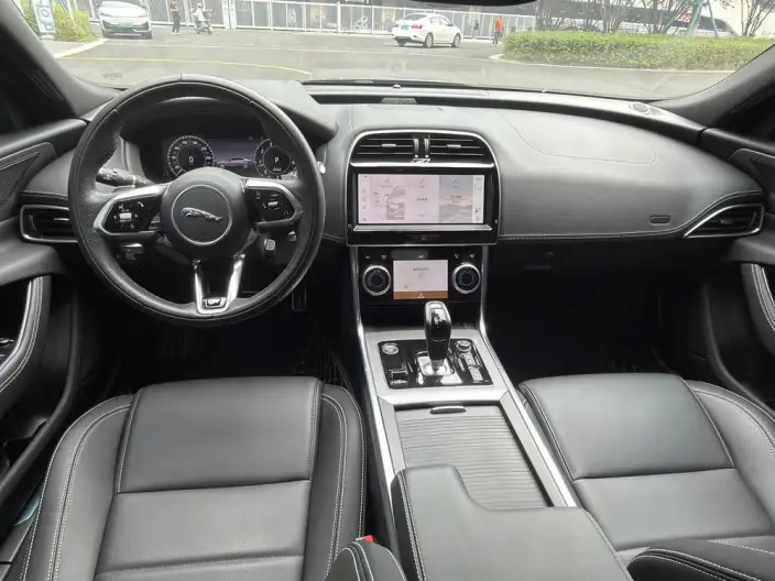 Jaguar XE L 2023 Model 2.0T 250PS R-DYNAMIC S Enterprising Sports Edition – фото 8
