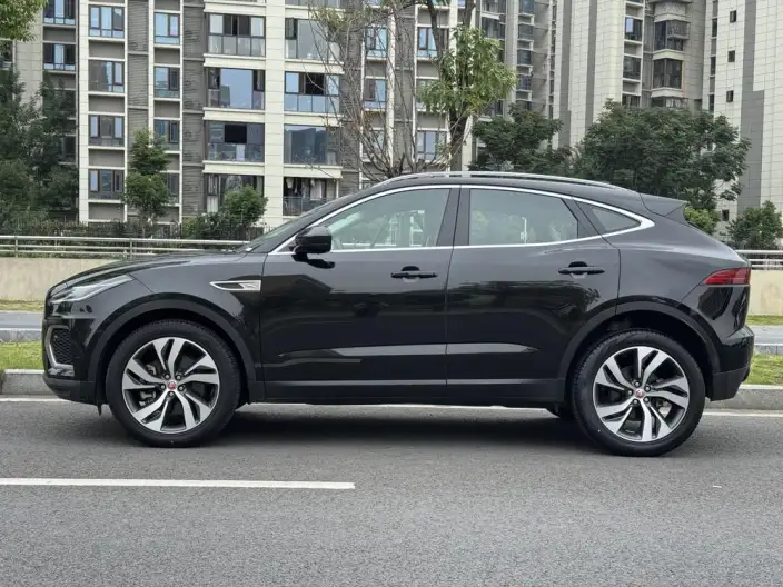 Jaguar E-PACE 2024 Model Youth Sports Edition R-DYNAMIC – фото 4