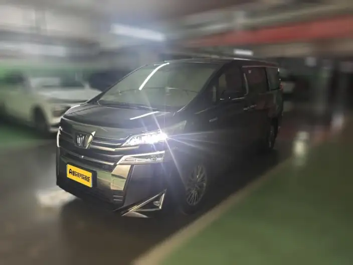 Vellfire 2021 Model Toyota Crown Hybrid 2.5L HV Premium Edition – фото 1