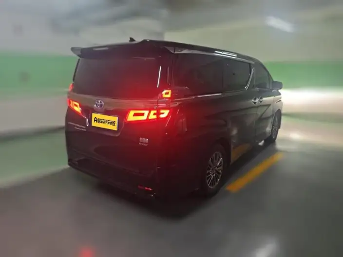 Vellfire 2021 Model Toyota Crown Hybrid 2.5L HV Premium Edition – фото 2