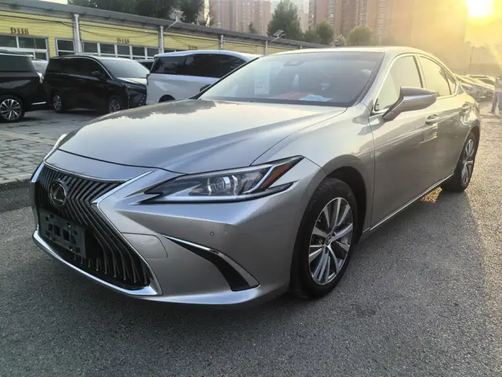 Lexus ES 2021 Model 200 Superior Edition – фото 1