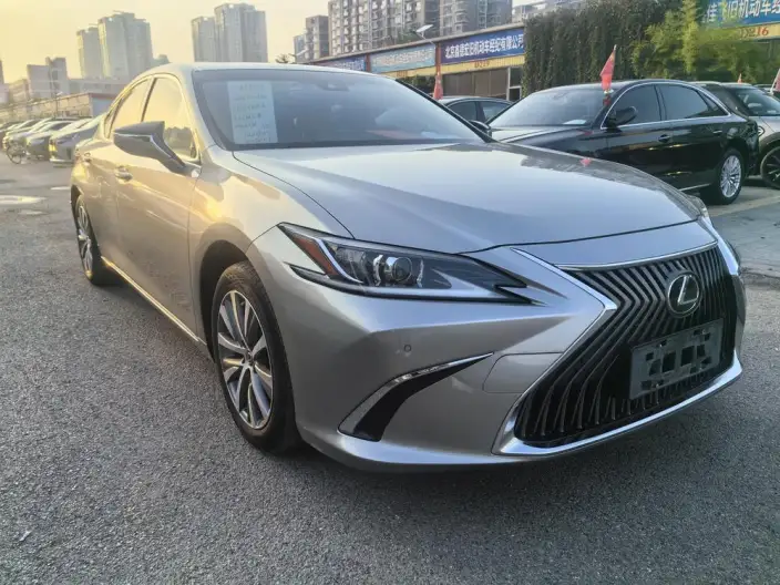 Lexus ES 2021 Model 200 Superior Edition – фото 2
