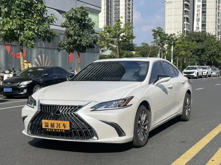Lexus ES 2022 Model 200 Superior Edition – фото 1