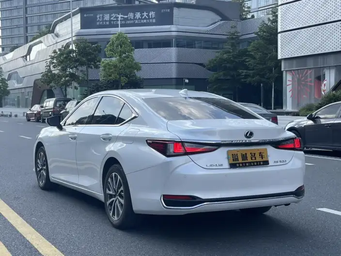 Lexus ES 2022 Model 200 Superior Edition – фото 4