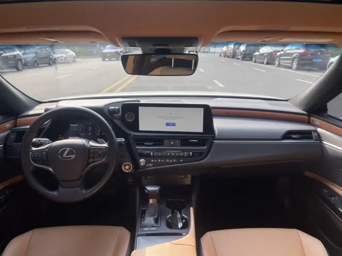 Lexus ES 2022 Model 200 Superior Edition – фото 7