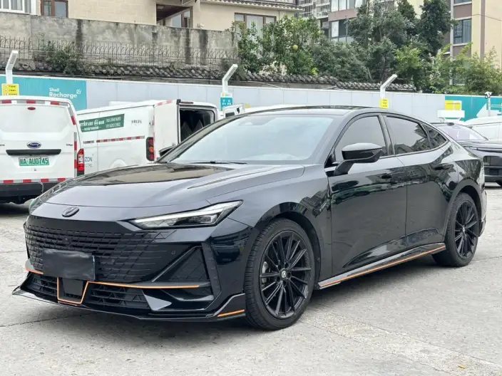 Changan UNI-V 2023 Model 1.5T Sports Edition – фото 1