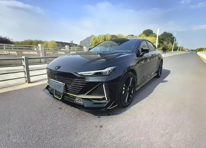 Changan UNI-V 2023 Model 1.5T Sports Edition – фото 1