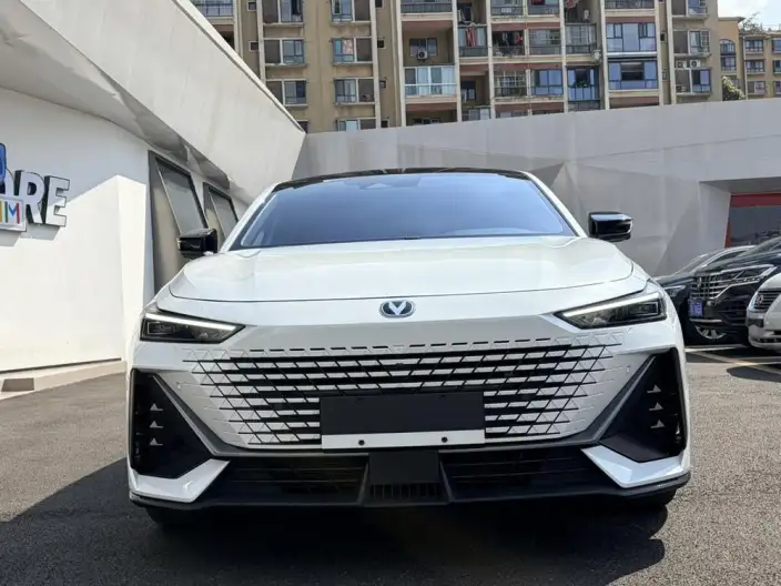 Changan UNI-V 2023 Model 1.5T Noble Model – фото 2
