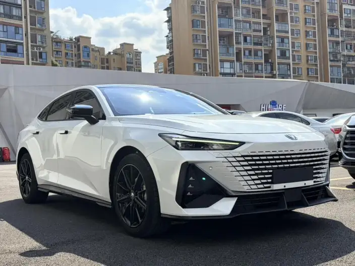 Changan UNI-V 2023 Model 1.5T Noble Model – фото 3