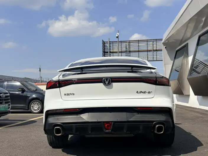 Changan UNI-V 2023 Model 1.5T Noble Model – фото 5