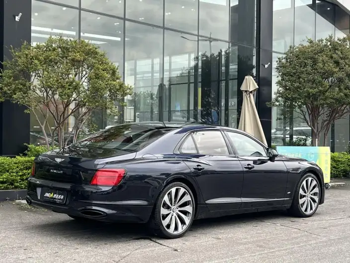 Continental Flying Spur 2022 Model 4.0T V8 Standard Edition – фото 2