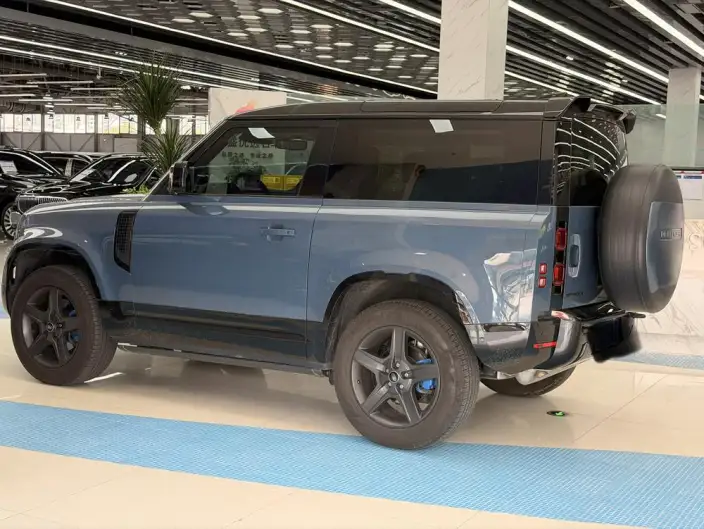 Land Rover Defender 2022 Model 90 P300 X-Dynamic HSE – фото 4