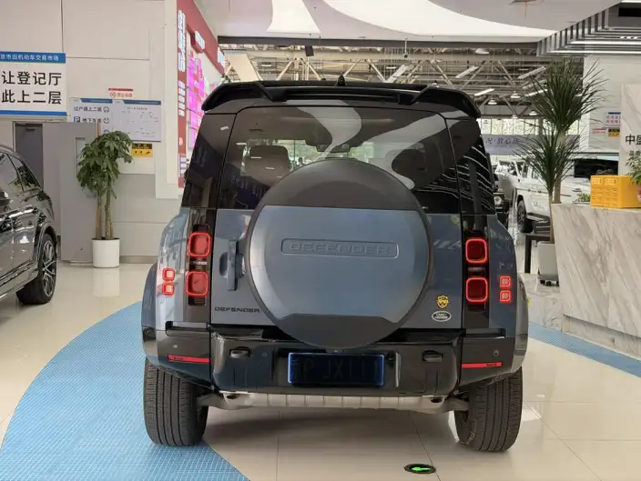 Land Rover Defender 2022 Model 90 P300 X-Dynamic HSE – фото 5