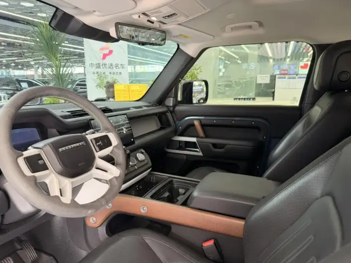 Land Rover Defender 2022 Model 90 P300 X-Dynamic HSE – фото 12