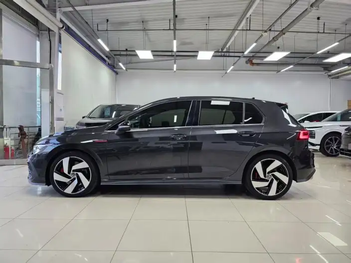Volkswagen Golf GTI 2021 Model 380TSI DSG GTI – фото 3