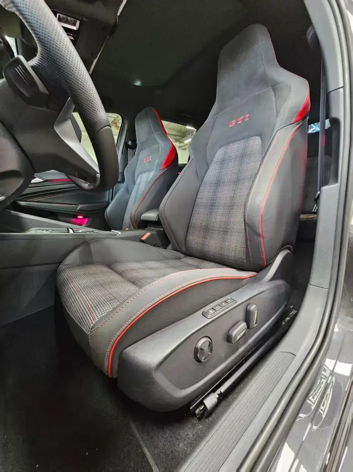 Volkswagen Golf GTI 2021 Model 380TSI DSG GTI – фото 9