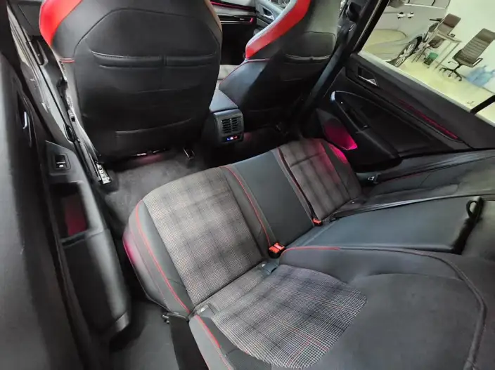 Volkswagen Golf GTI 2021 Model 380TSI DSG GTI – фото 20