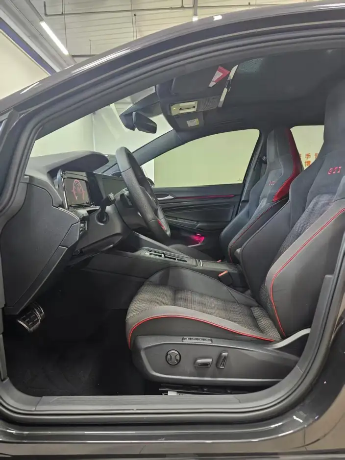 Volkswagen Golf GTI 2021 Model 380TSI DSG GTI – фото 21