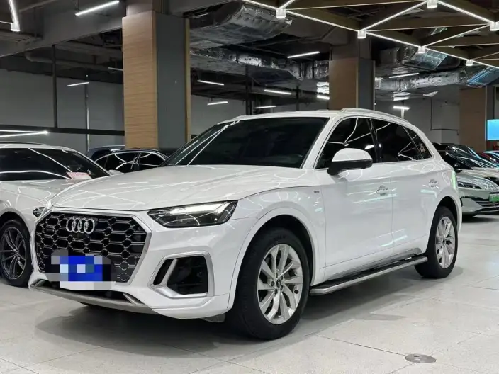 Audi Q5L 2021 Model 40 TFSI Fashion Dynamic Model – фото 1