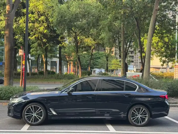 BMW 5 Series 2023 Model 530Li Leading Model M Sports Set – фото 3
