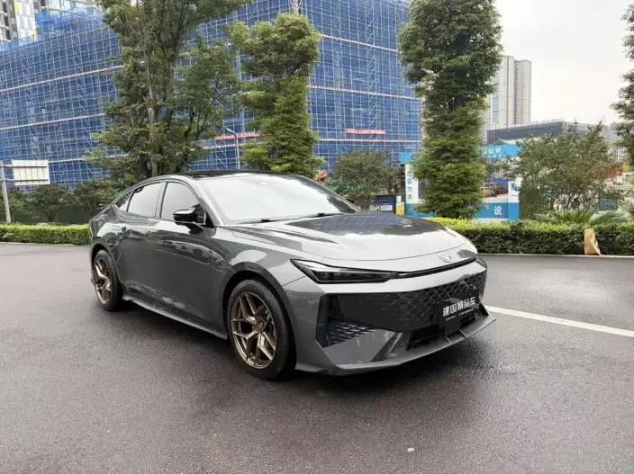 Changan UNI-V 2024 Model 1.5T Exclusive Model – фото 3