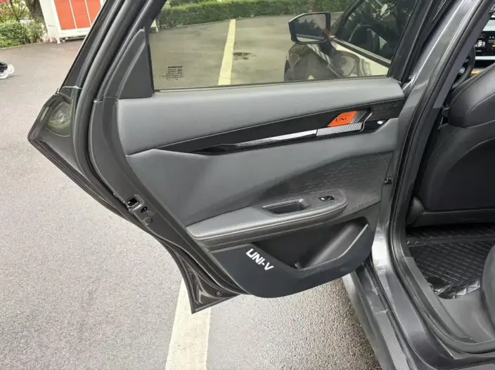 Changan UNI-V 2024 Model 1.5T Exclusive Model – фото 12